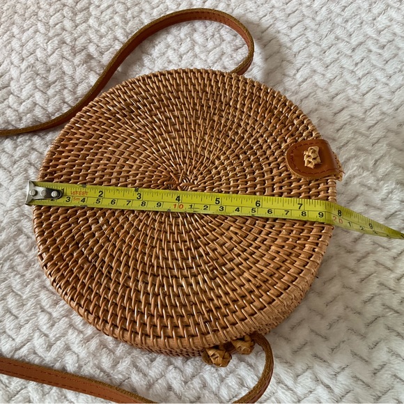 Round Handwoven Rattan Bag - Picture 5 of 8